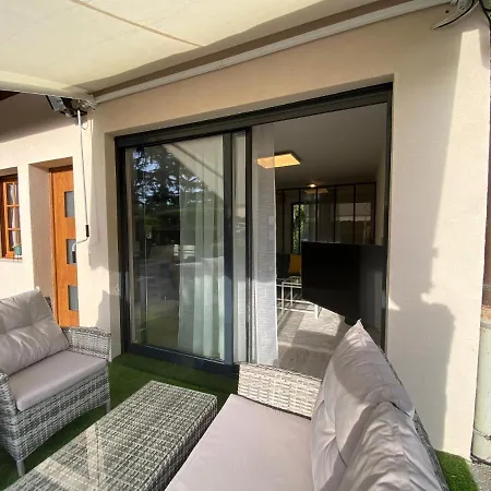 Grand Studio Moderne Avec Piscine. * Archamps